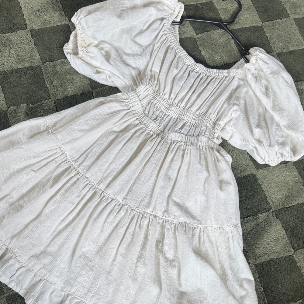 Charming White womans Dress